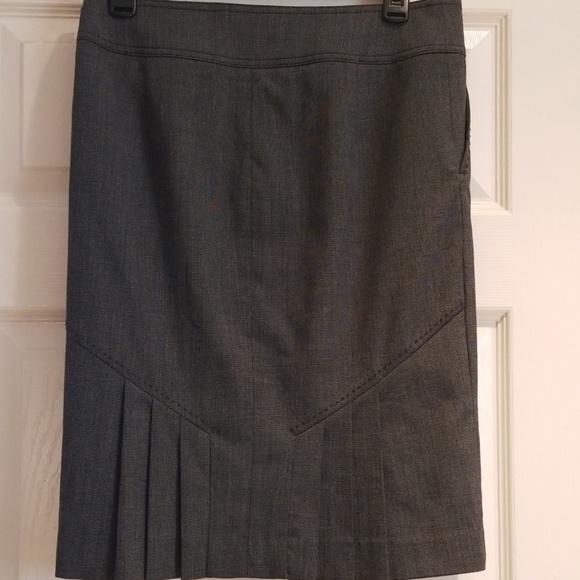 Bebe Black Pleated Pencil Skirt Size 6 - Picture 2 of 7